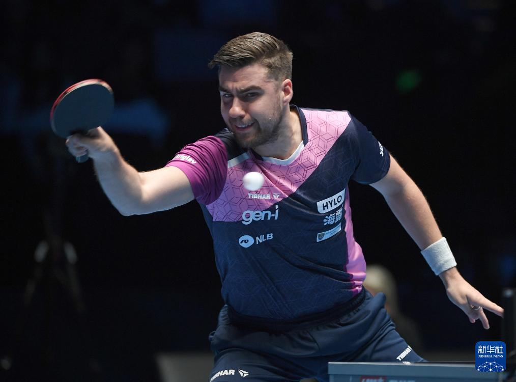 现代足球中 现代足球中